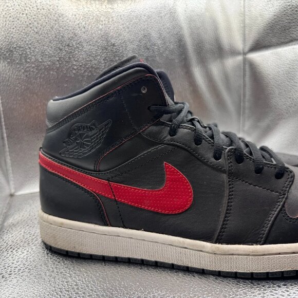 Size 11 Nike Air Jordan 1 Retro Mid Black Red Bred Mens Sneaker Shoes 554724-009